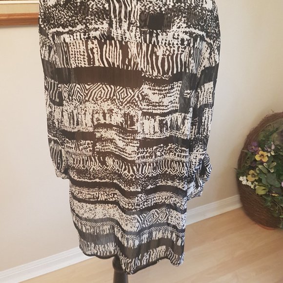 Black and White Blouse - Picture 7 of 10